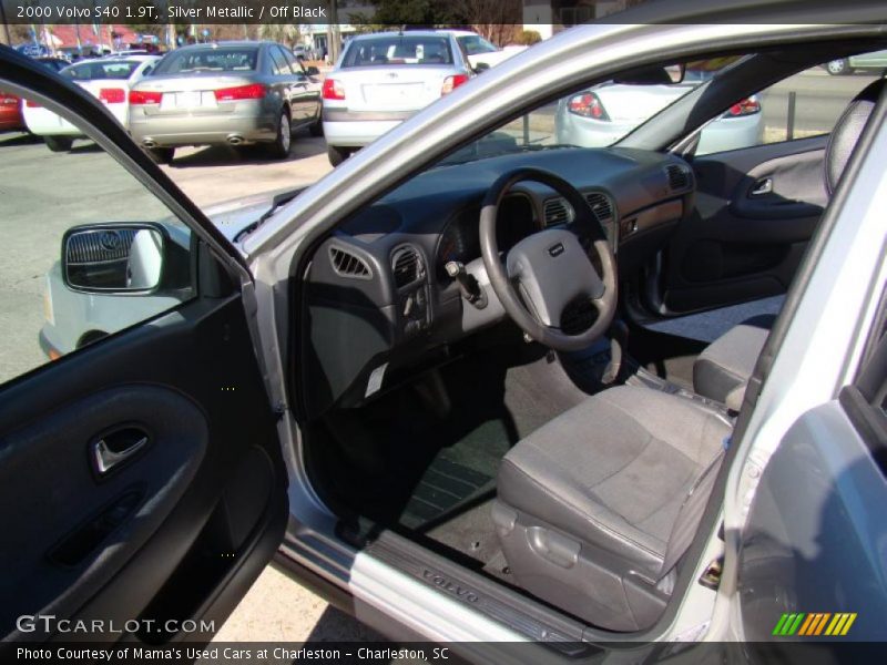Silver Metallic / Off Black 2000 Volvo S40 1.9T