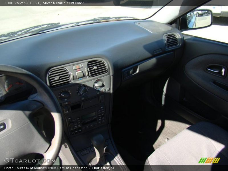 Silver Metallic / Off Black 2000 Volvo S40 1.9T