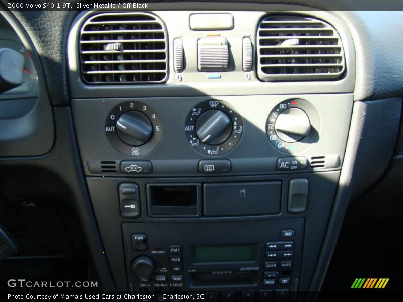 Silver Metallic / Off Black 2000 Volvo S40 1.9T