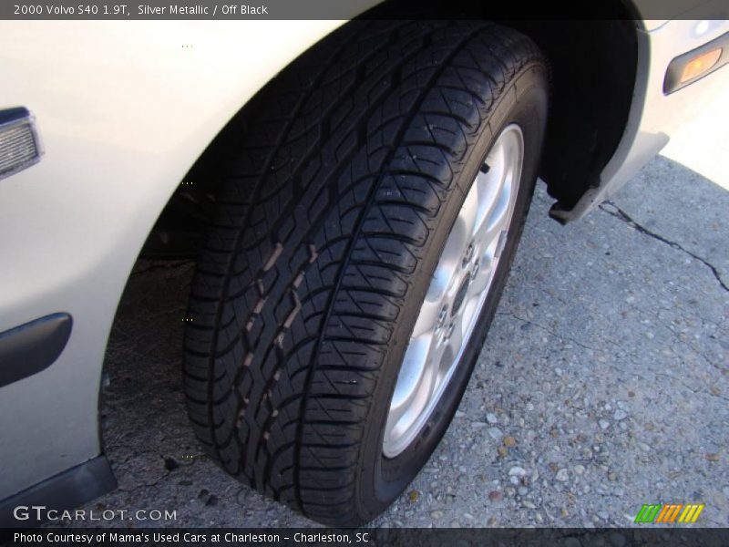Silver Metallic / Off Black 2000 Volvo S40 1.9T