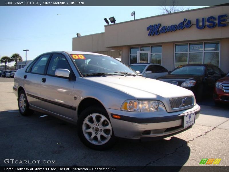 Silver Metallic / Off Black 2000 Volvo S40 1.9T