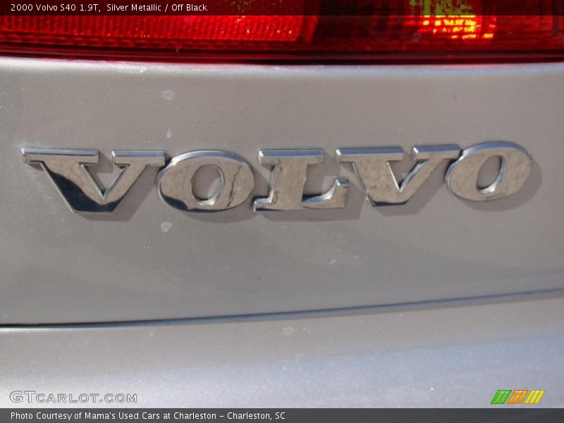 Silver Metallic / Off Black 2000 Volvo S40 1.9T