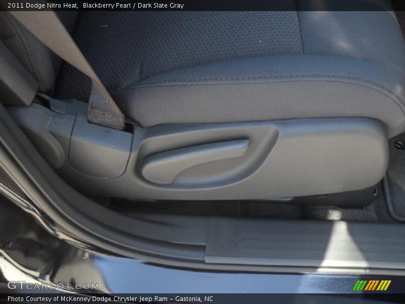 Blackberry Pearl / Dark Slate Gray 2011 Dodge Nitro Heat