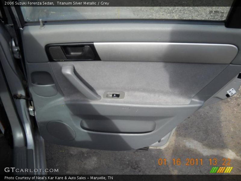 Titanuim Silver Metallic / Grey 2006 Suzuki Forenza Sedan