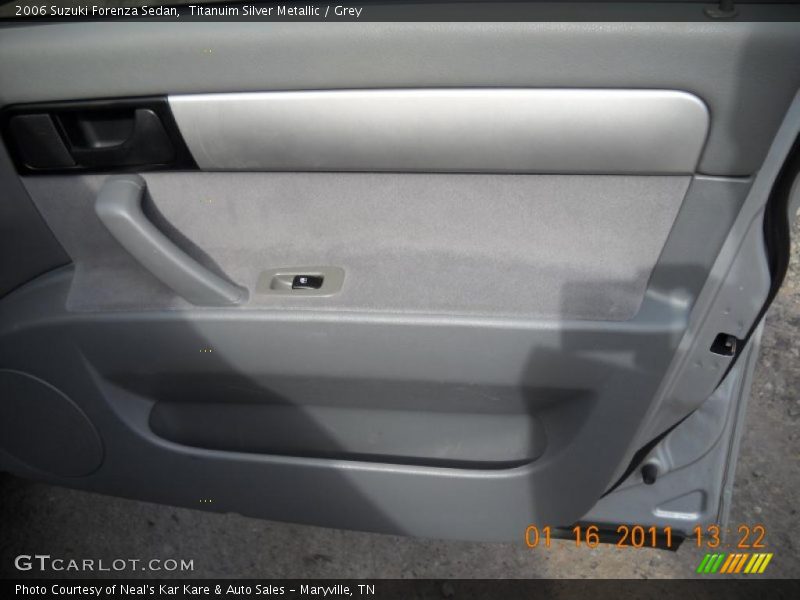 Titanuim Silver Metallic / Grey 2006 Suzuki Forenza Sedan