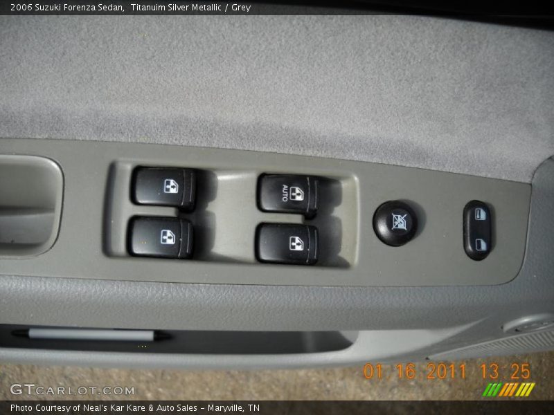 Titanuim Silver Metallic / Grey 2006 Suzuki Forenza Sedan