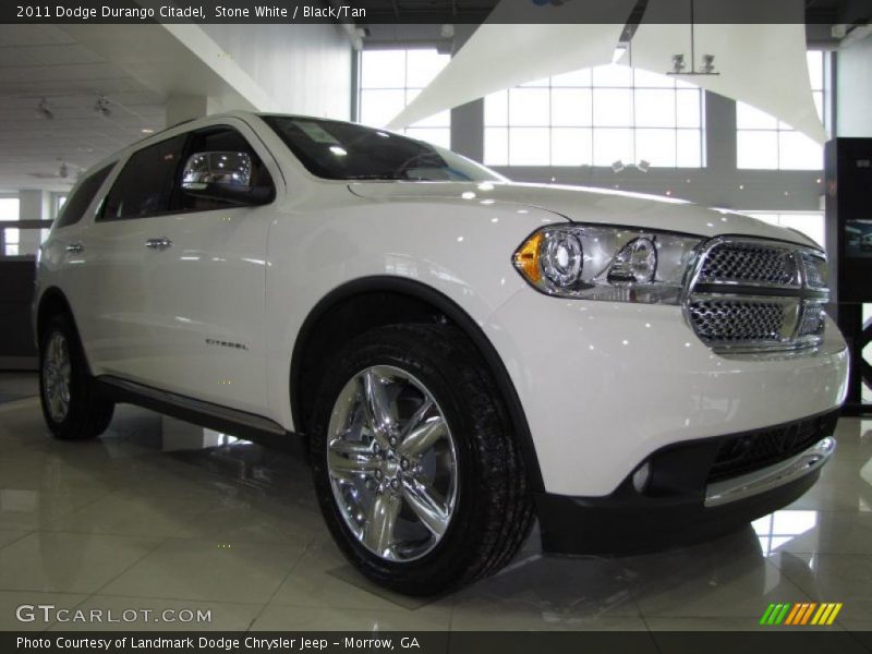Front 3/4 View of 2011 Durango Citadel