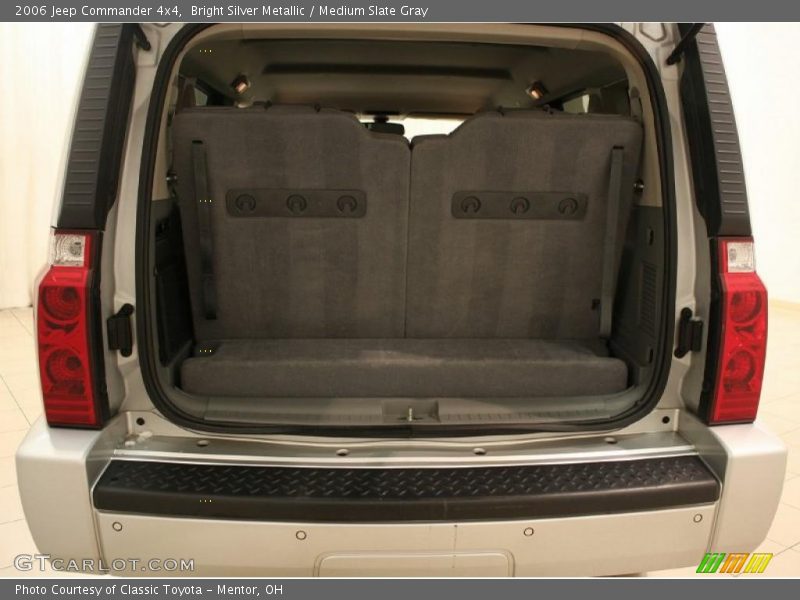Bright Silver Metallic / Medium Slate Gray 2006 Jeep Commander 4x4