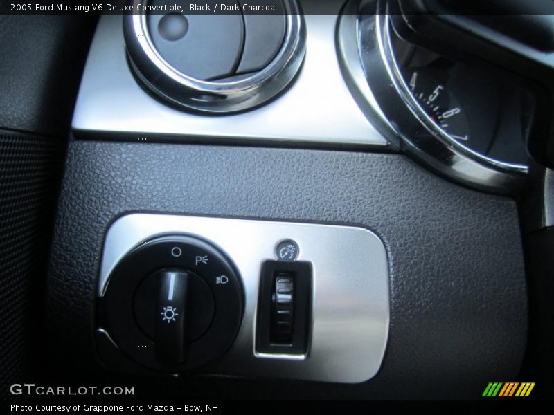 Black / Dark Charcoal 2005 Ford Mustang V6 Deluxe Convertible