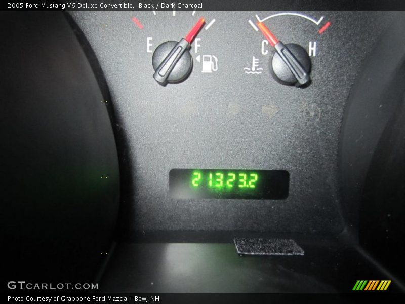 Black / Dark Charcoal 2005 Ford Mustang V6 Deluxe Convertible