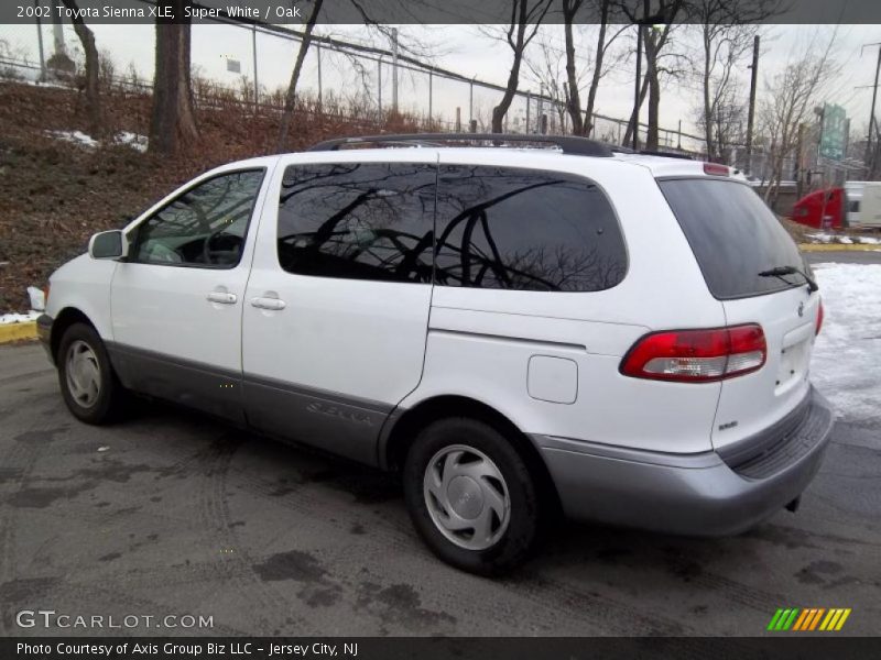 Super White / Oak 2002 Toyota Sienna XLE