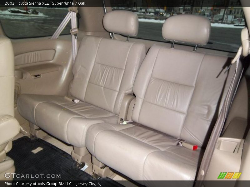 Super White / Oak 2002 Toyota Sienna XLE
