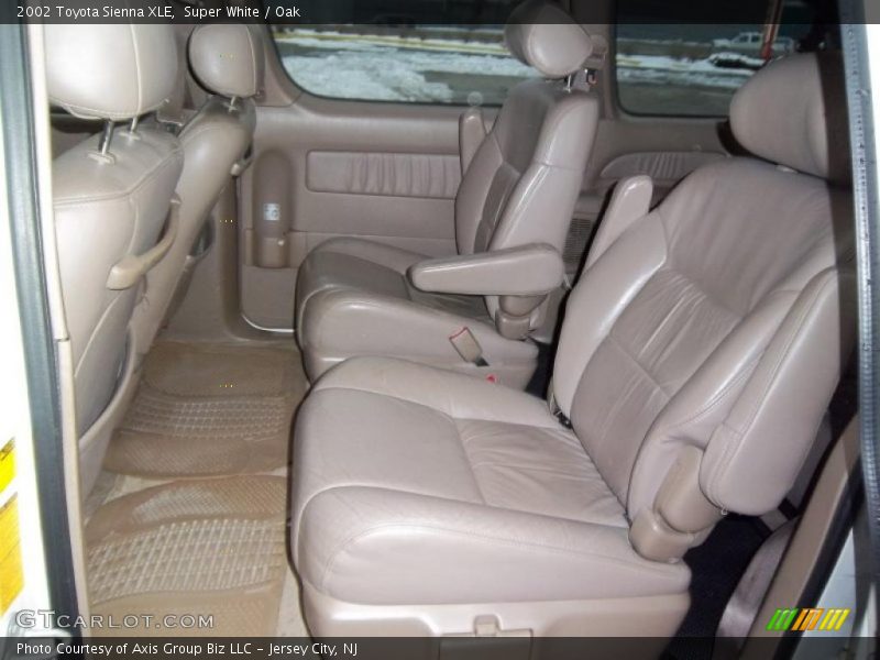 Super White / Oak 2002 Toyota Sienna XLE