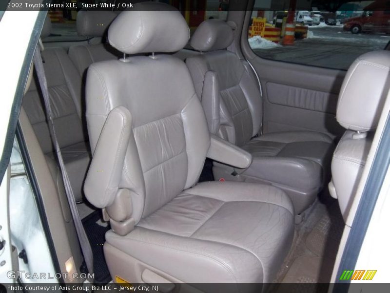Super White / Oak 2002 Toyota Sienna XLE