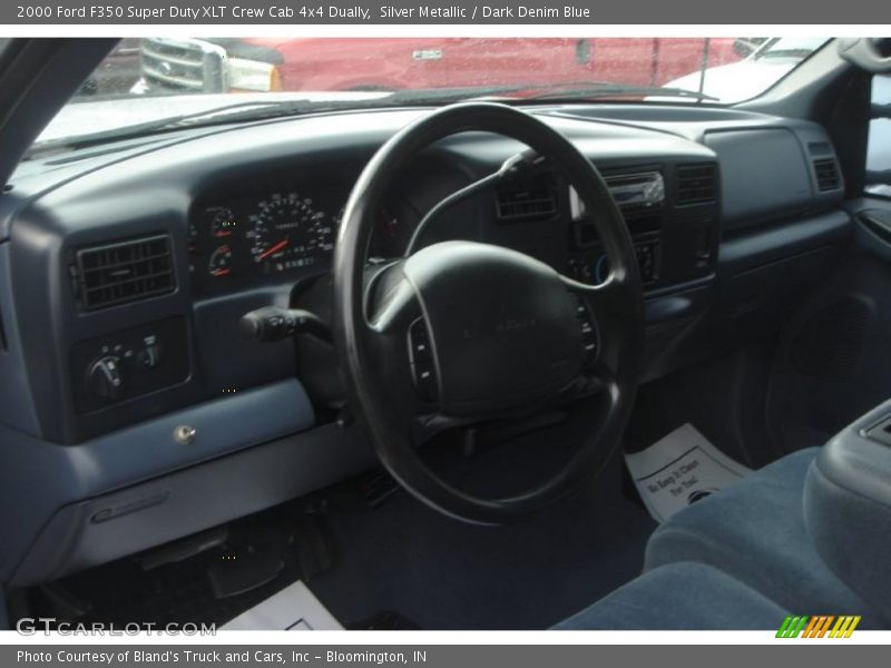Dashboard of 2000 F350 Super Duty XLT Crew Cab 4x4 Dually