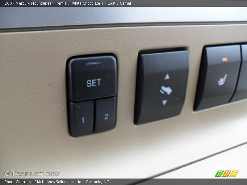 White Chocolate Tri Coat / Camel 2007 Mercury Mountaineer Premier