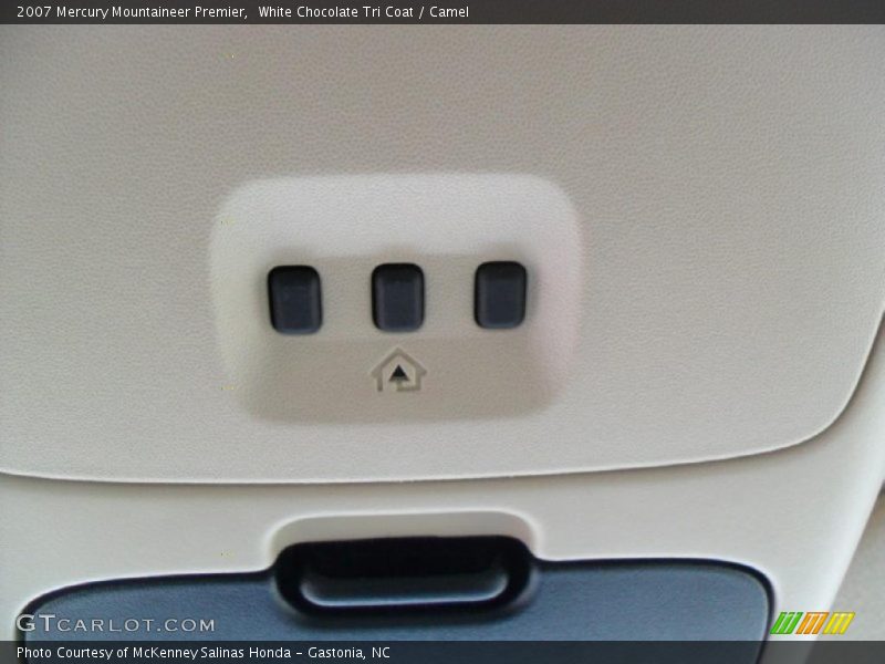 White Chocolate Tri Coat / Camel 2007 Mercury Mountaineer Premier