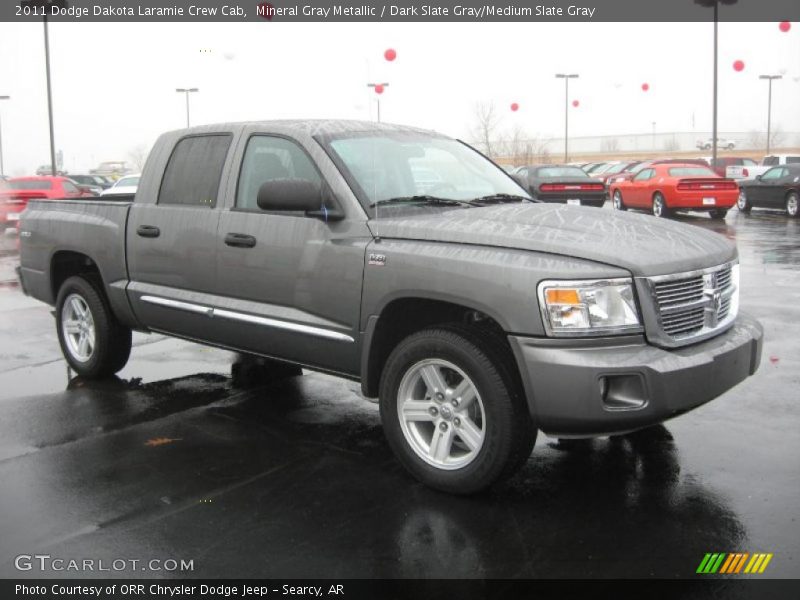 Front 3/4 View of 2011 Dakota Laramie Crew Cab