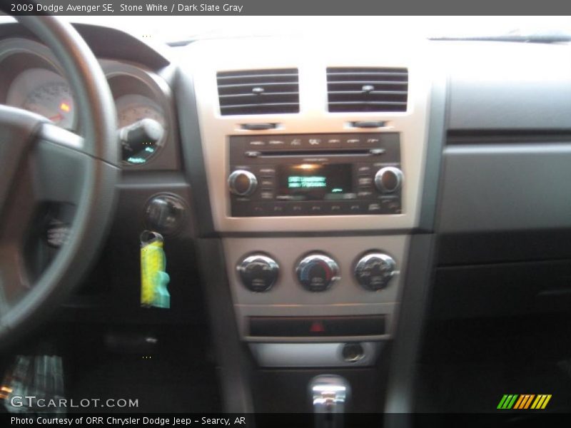 Stone White / Dark Slate Gray 2009 Dodge Avenger SE