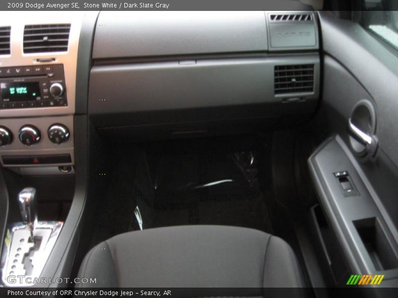 Stone White / Dark Slate Gray 2009 Dodge Avenger SE