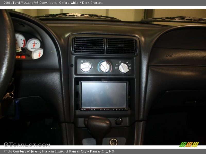 Oxford White / Dark Charcoal 2001 Ford Mustang V6 Convertible