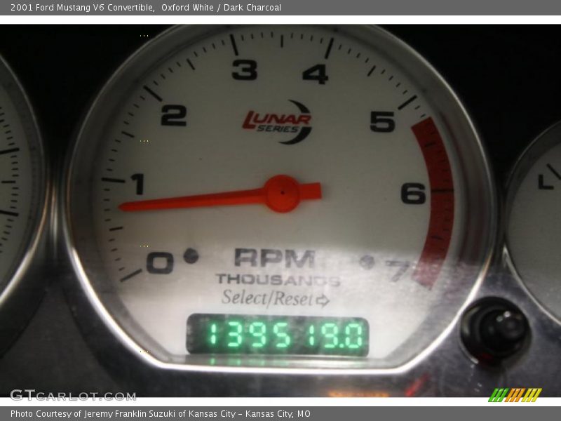 Oxford White / Dark Charcoal 2001 Ford Mustang V6 Convertible