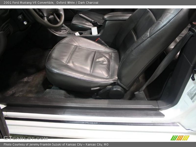 Oxford White / Dark Charcoal 2001 Ford Mustang V6 Convertible
