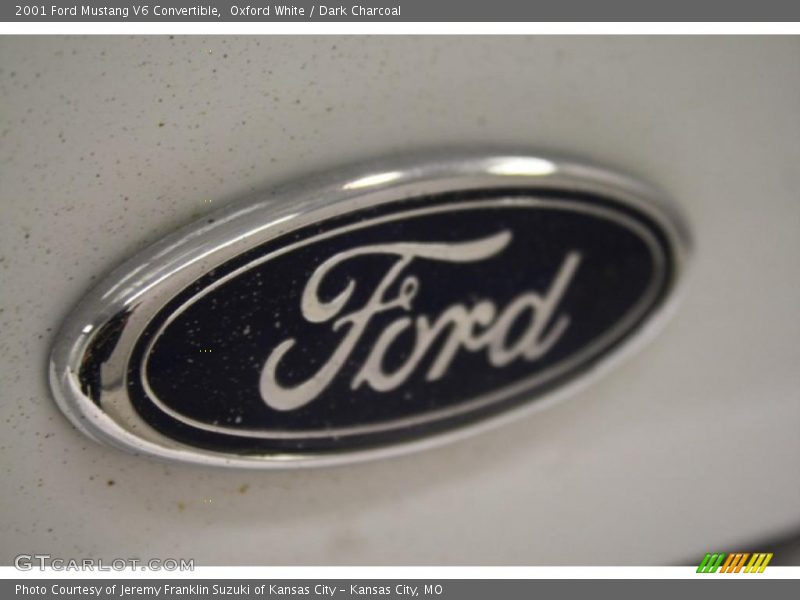 Oxford White / Dark Charcoal 2001 Ford Mustang V6 Convertible