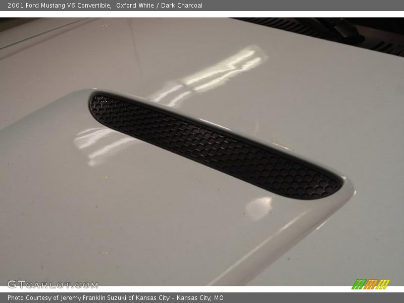 Oxford White / Dark Charcoal 2001 Ford Mustang V6 Convertible