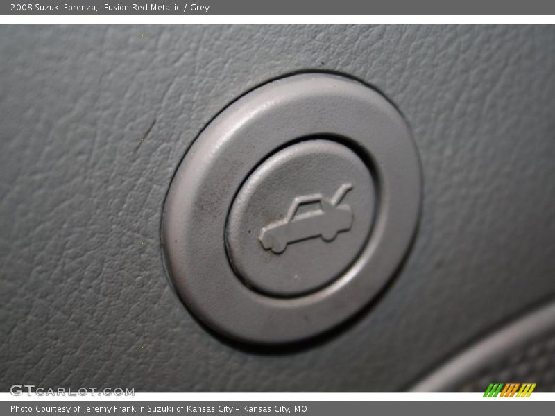 Fusion Red Metallic / Grey 2008 Suzuki Forenza