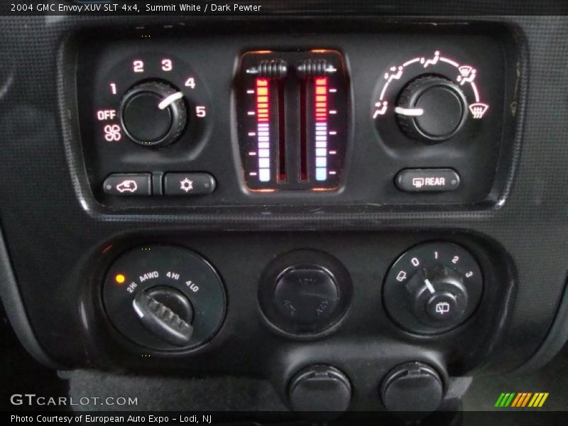 Summit White / Dark Pewter 2004 GMC Envoy XUV SLT 4x4