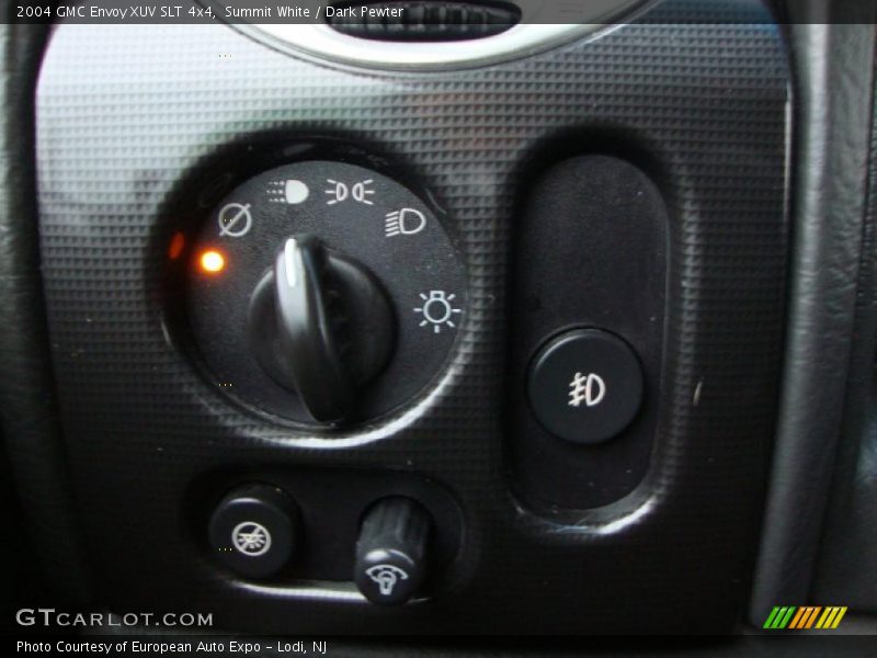Summit White / Dark Pewter 2004 GMC Envoy XUV SLT 4x4