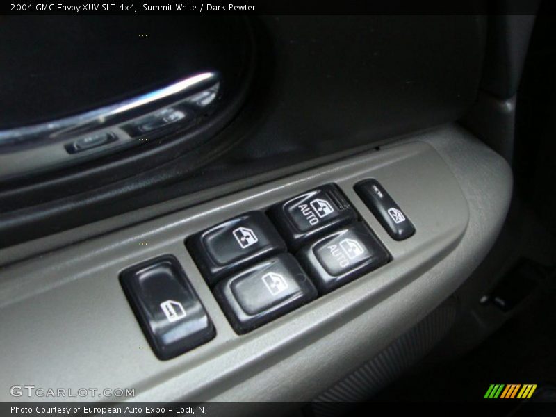 Summit White / Dark Pewter 2004 GMC Envoy XUV SLT 4x4