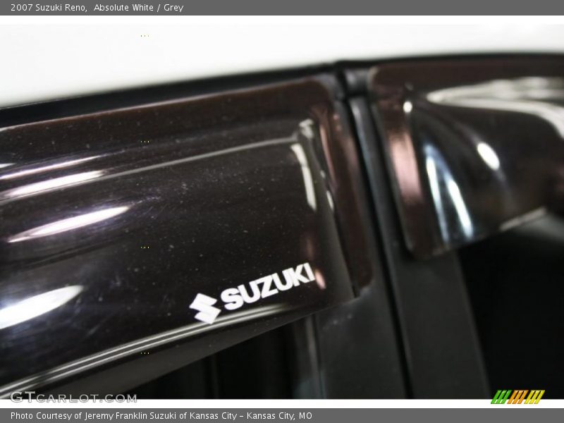 Absolute White / Grey 2007 Suzuki Reno