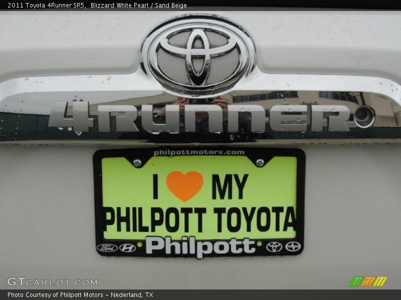 Blizzard White Pearl / Sand Beige 2011 Toyota 4Runner SR5