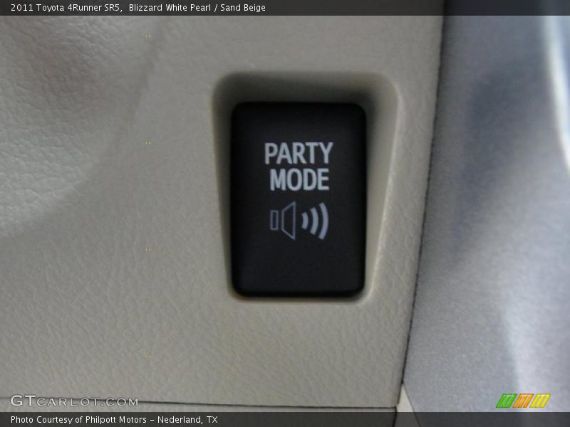 Blizzard White Pearl / Sand Beige 2011 Toyota 4Runner SR5