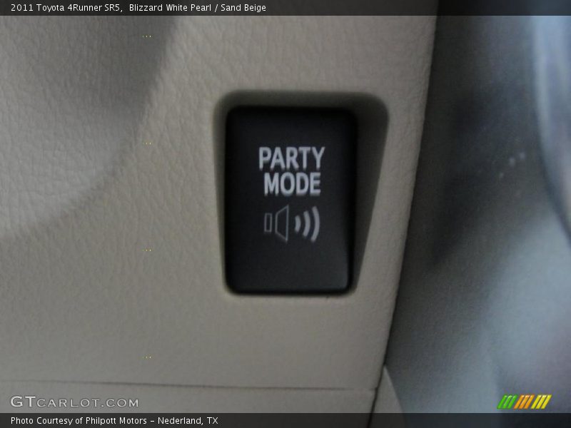 Blizzard White Pearl / Sand Beige 2011 Toyota 4Runner SR5