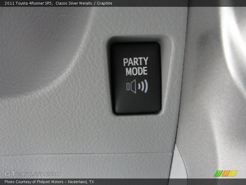 Classic Silver Metallic / Graphite 2011 Toyota 4Runner SR5