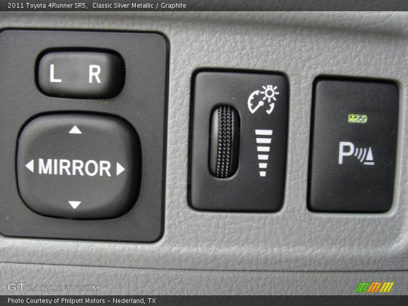 Classic Silver Metallic / Graphite 2011 Toyota 4Runner SR5