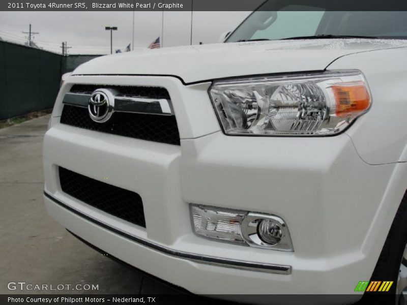Blizzard White Pearl / Graphite 2011 Toyota 4Runner SR5