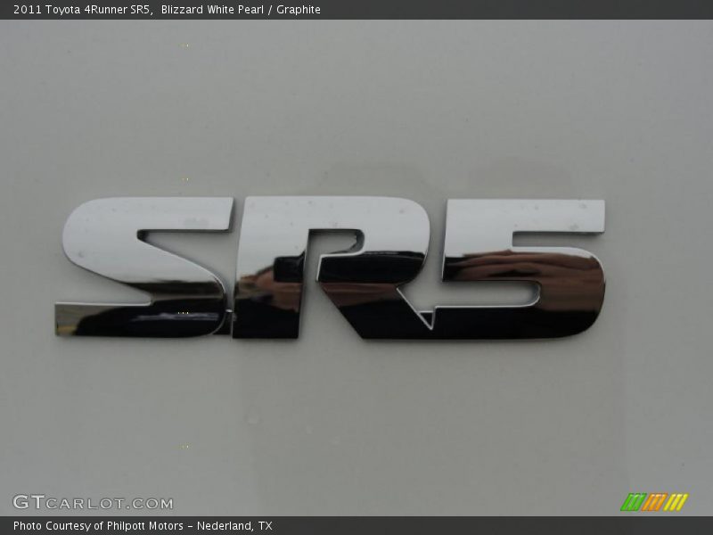 Blizzard White Pearl / Graphite 2011 Toyota 4Runner SR5