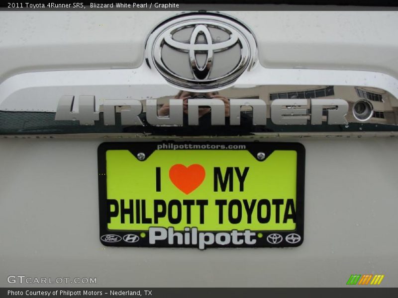 Blizzard White Pearl / Graphite 2011 Toyota 4Runner SR5