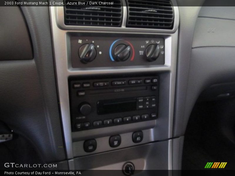 Controls of 2003 Mustang Mach 1 Coupe