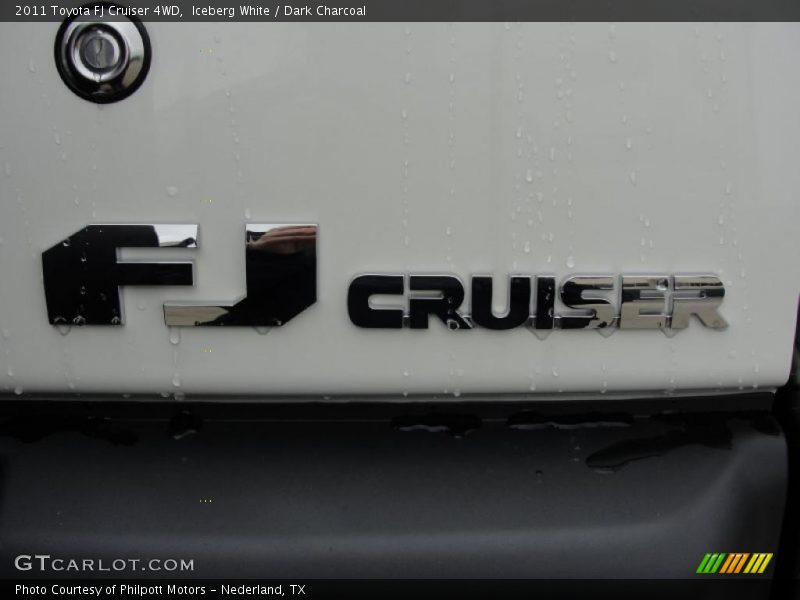 Iceberg White / Dark Charcoal 2011 Toyota FJ Cruiser 4WD