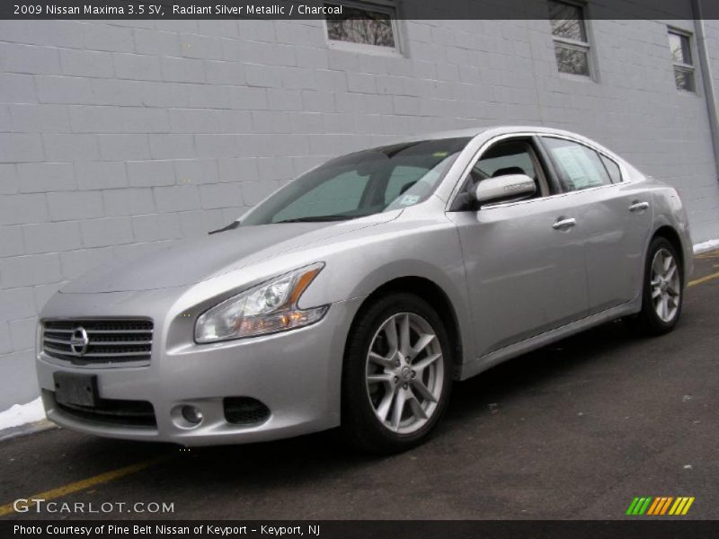 Front 3/4 View of 2009 Maxima 3.5 SV