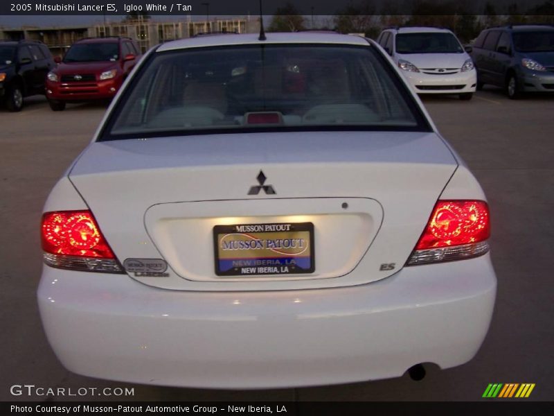 Igloo White / Tan 2005 Mitsubishi Lancer ES