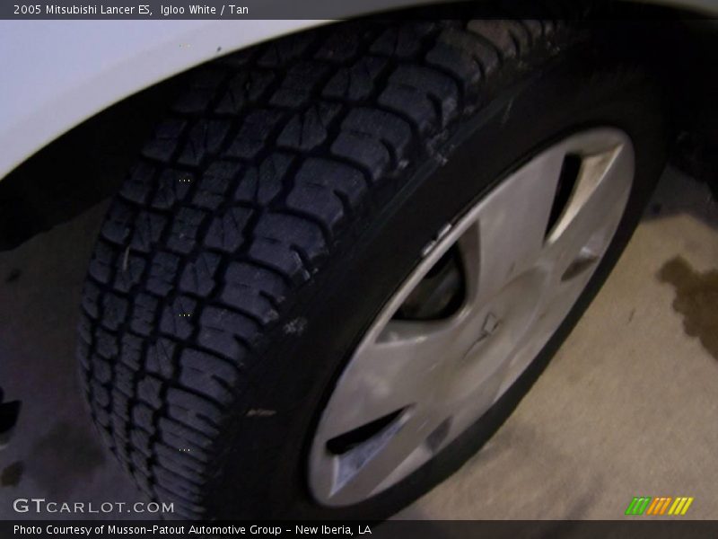 Igloo White / Tan 2005 Mitsubishi Lancer ES