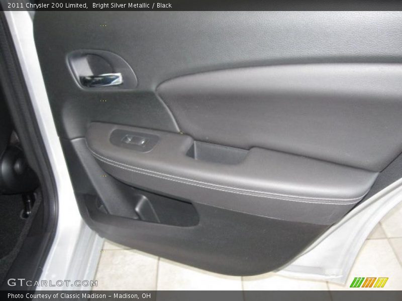 Bright Silver Metallic / Black 2011 Chrysler 200 Limited