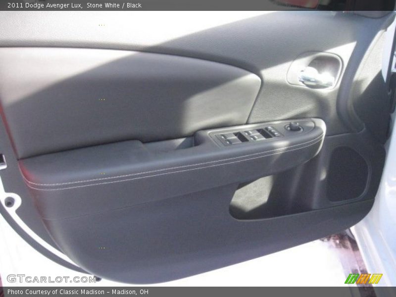 Stone White / Black 2011 Dodge Avenger Lux