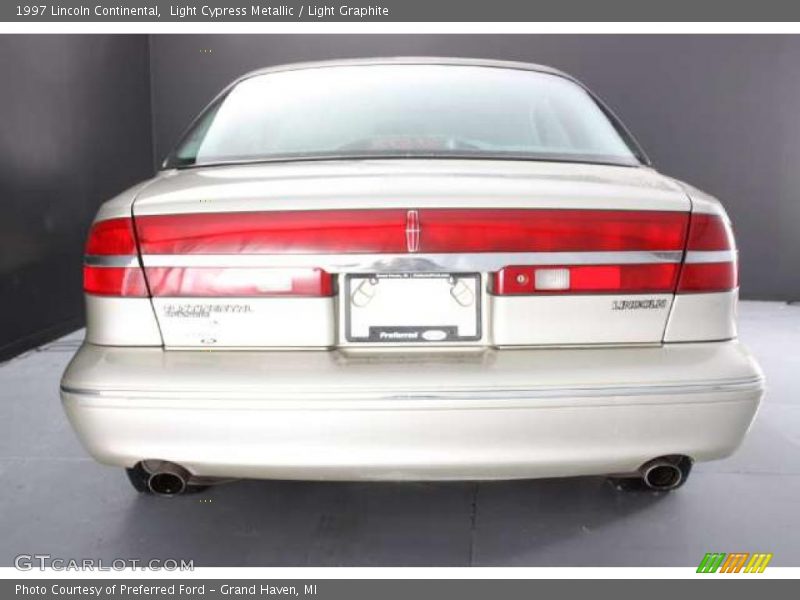 Light Cypress Metallic / Light Graphite 1997 Lincoln Continental
